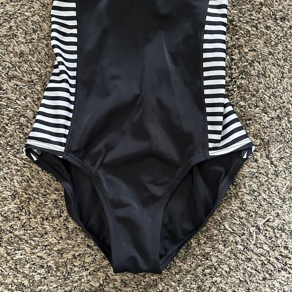 Nike womens swimsuit small black white side strap low back lightly padded beach - Picture 3 of 7
